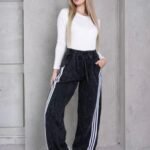 Pantalón palazo con líneas color negro - foto 3