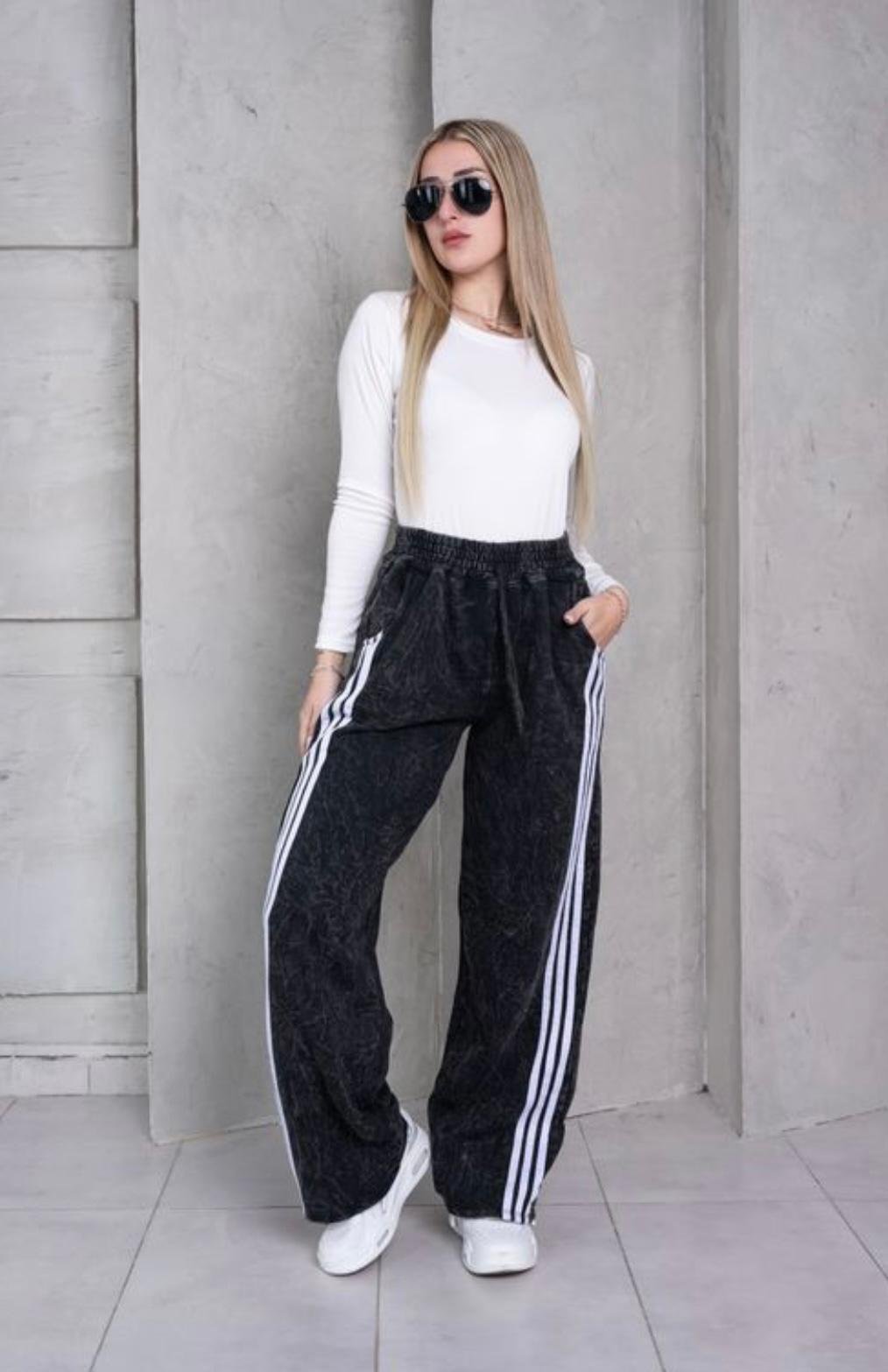 Pantalón palazo con líneas color negro - foto 3