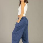 Pantalón palazo procesado liso color azul