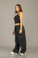 Pantalón palazo procesado liso color negro