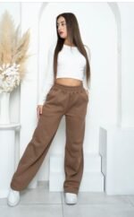 Pantalón palazo de friza peinado