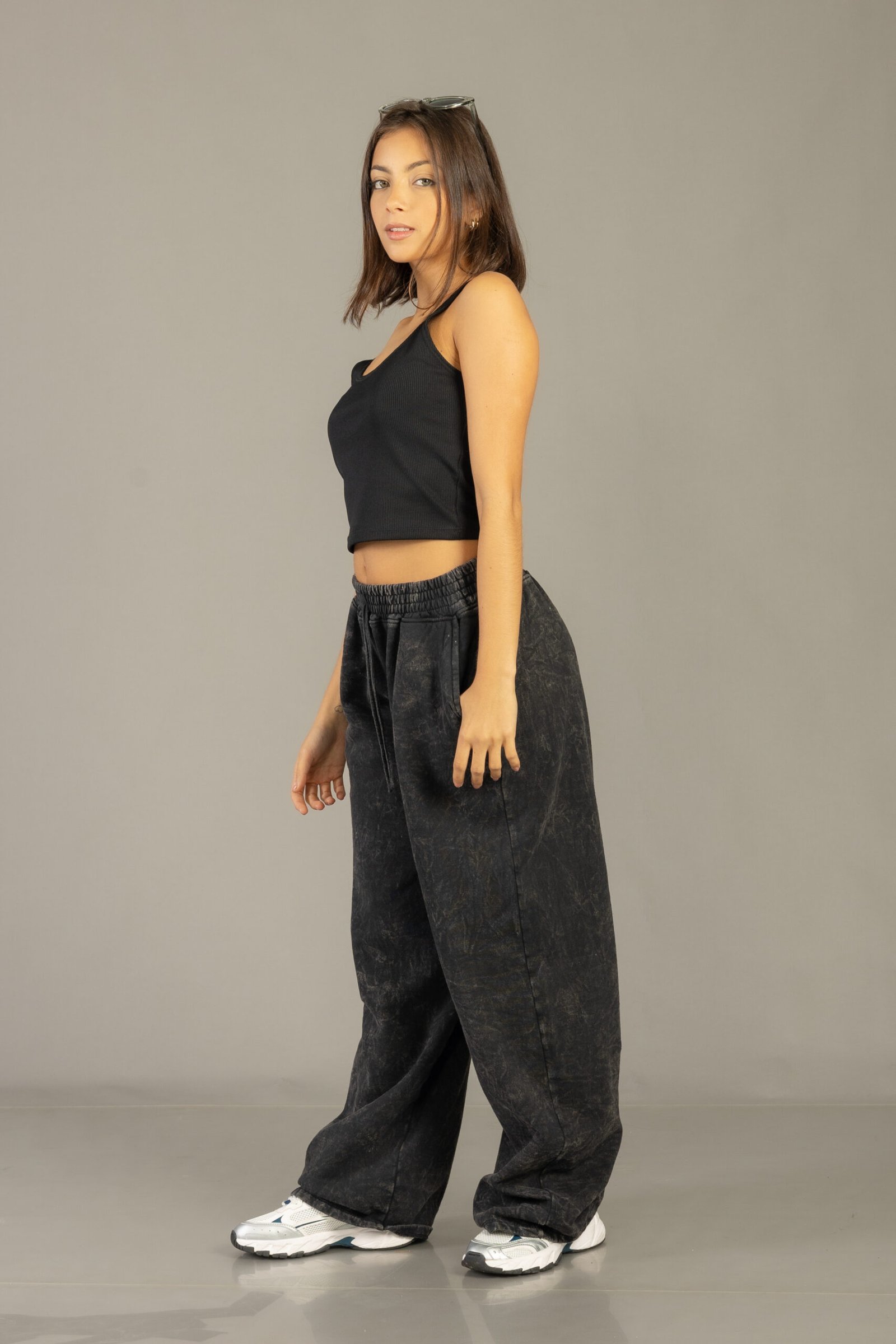 Pantalón palazo procesado liso color negro