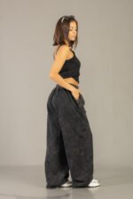 Pantalón palazo procesado liso color negro - foto 10