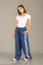 Pantalón palazo procesado con línea en color azul - foto 3