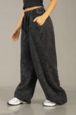 Pantalón palazo procesado liso color negro - foto 4