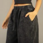 Pantalón palazo procesado liso color negro - foto 5